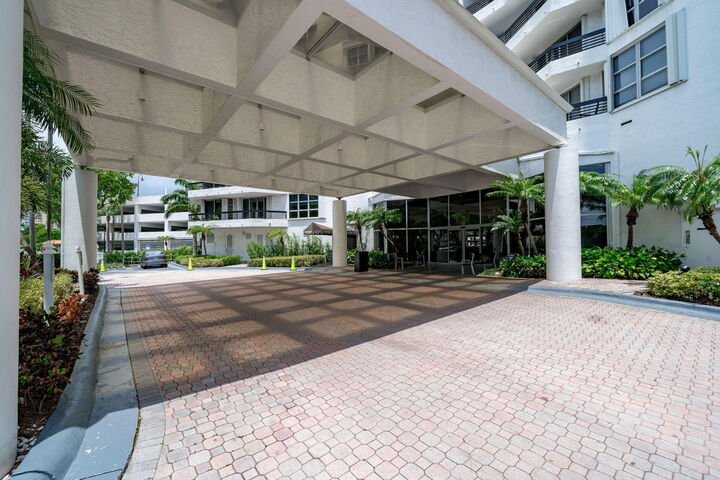 Property Photo: 3400 NE 192nd Street 2011 FL 33180