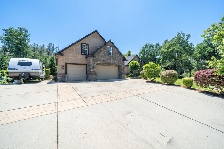Property Photo: 9109 Simmons Road CA 96001