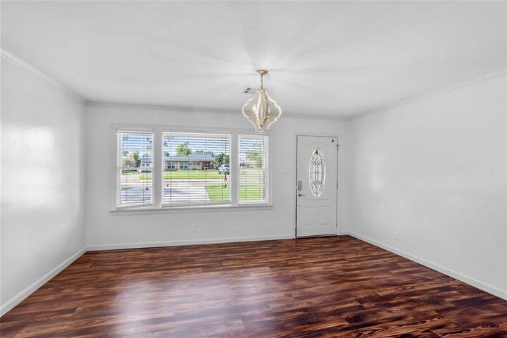 Property Photo:  606 W Lagrange Street W  LA 70605 