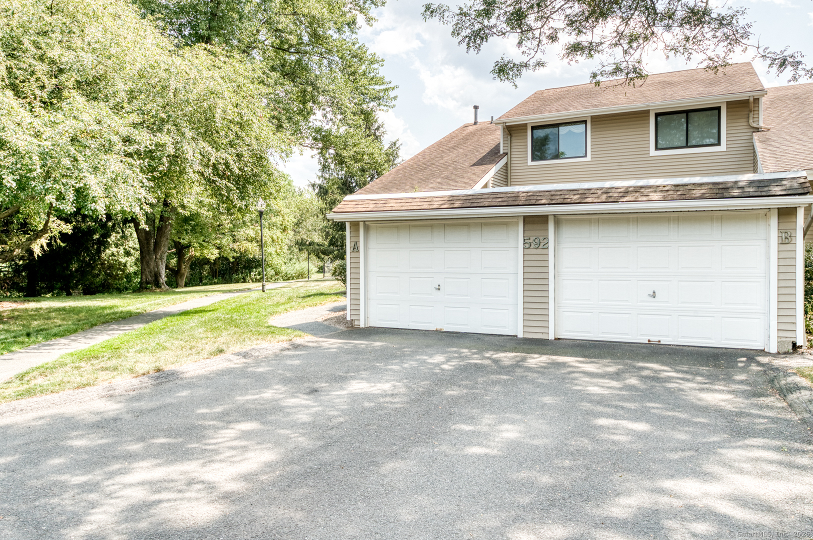 Property Photo:  592 Mountain Road Apt A  CT 06117 