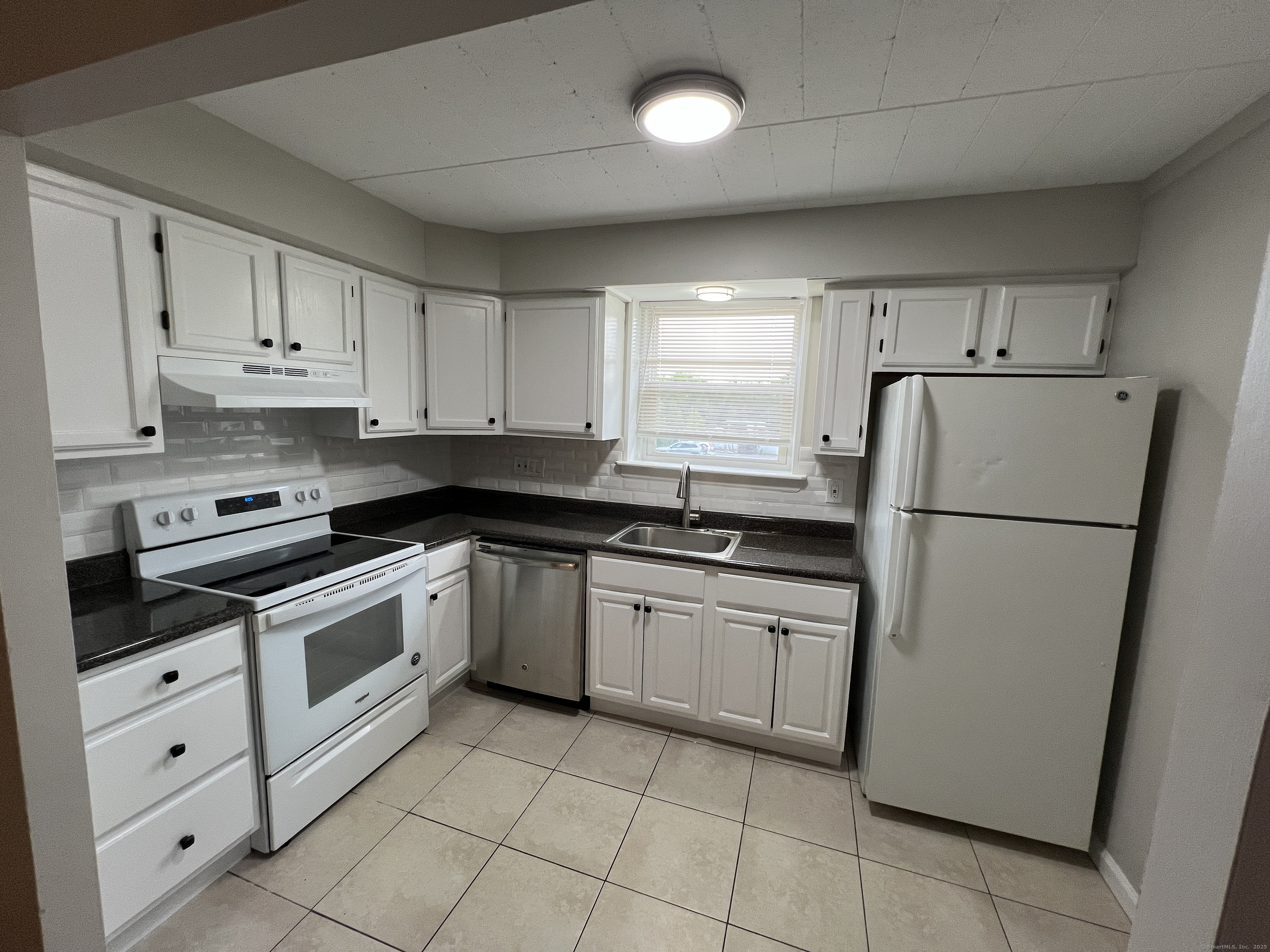 Property Photo: 330 Blake Street B4 CT 06515