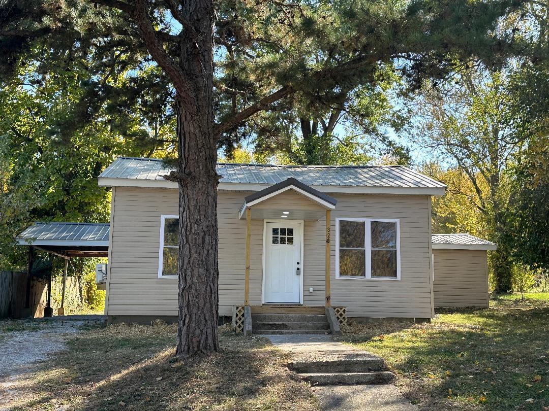 Property Photo: 320 W North Street MO 65711