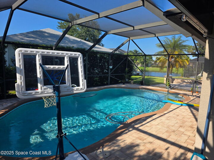 Property Photo: 962 Del Mar Circle FL 32904