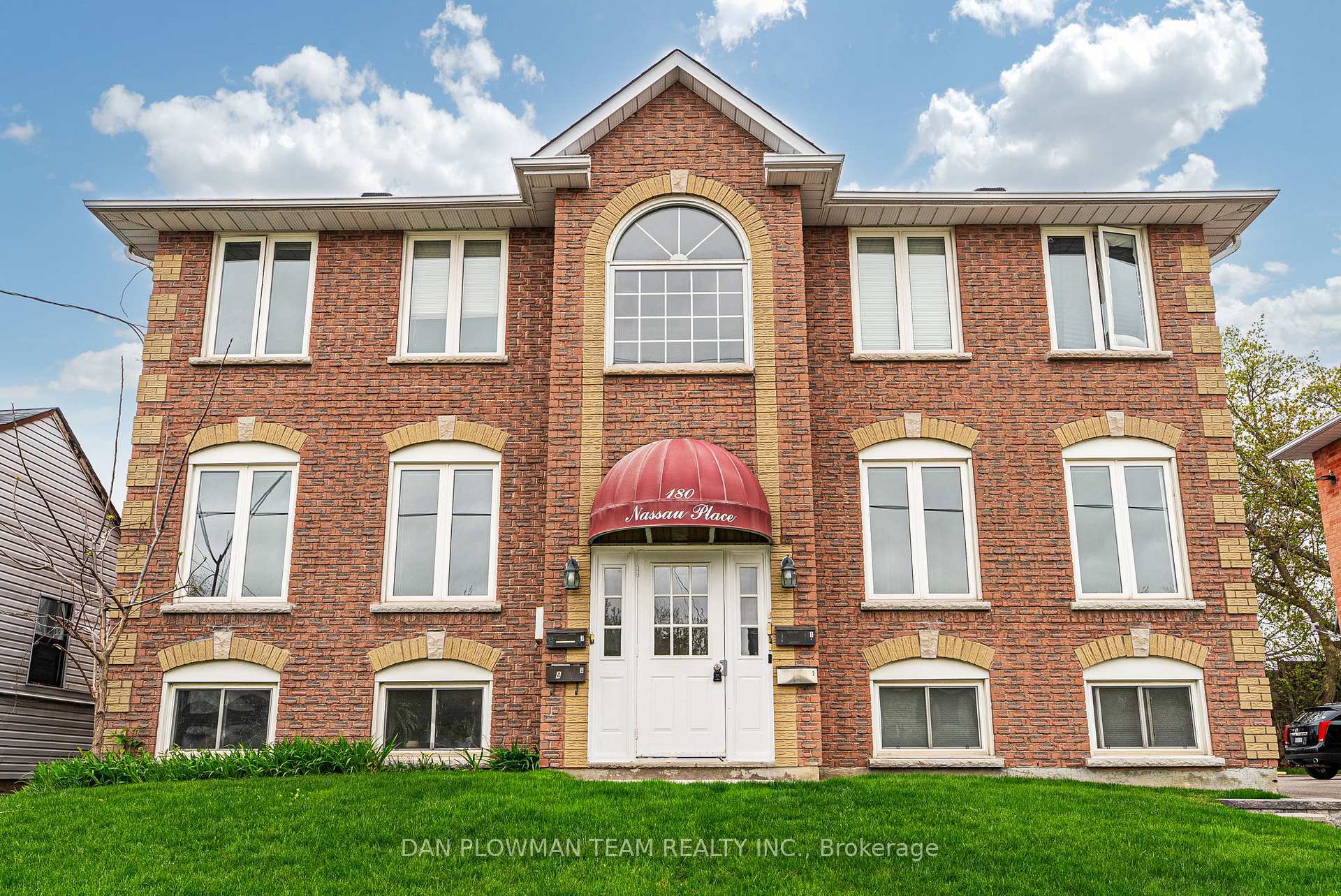 Property Photo:  180 Nassau Street  ON L1J 4A5 