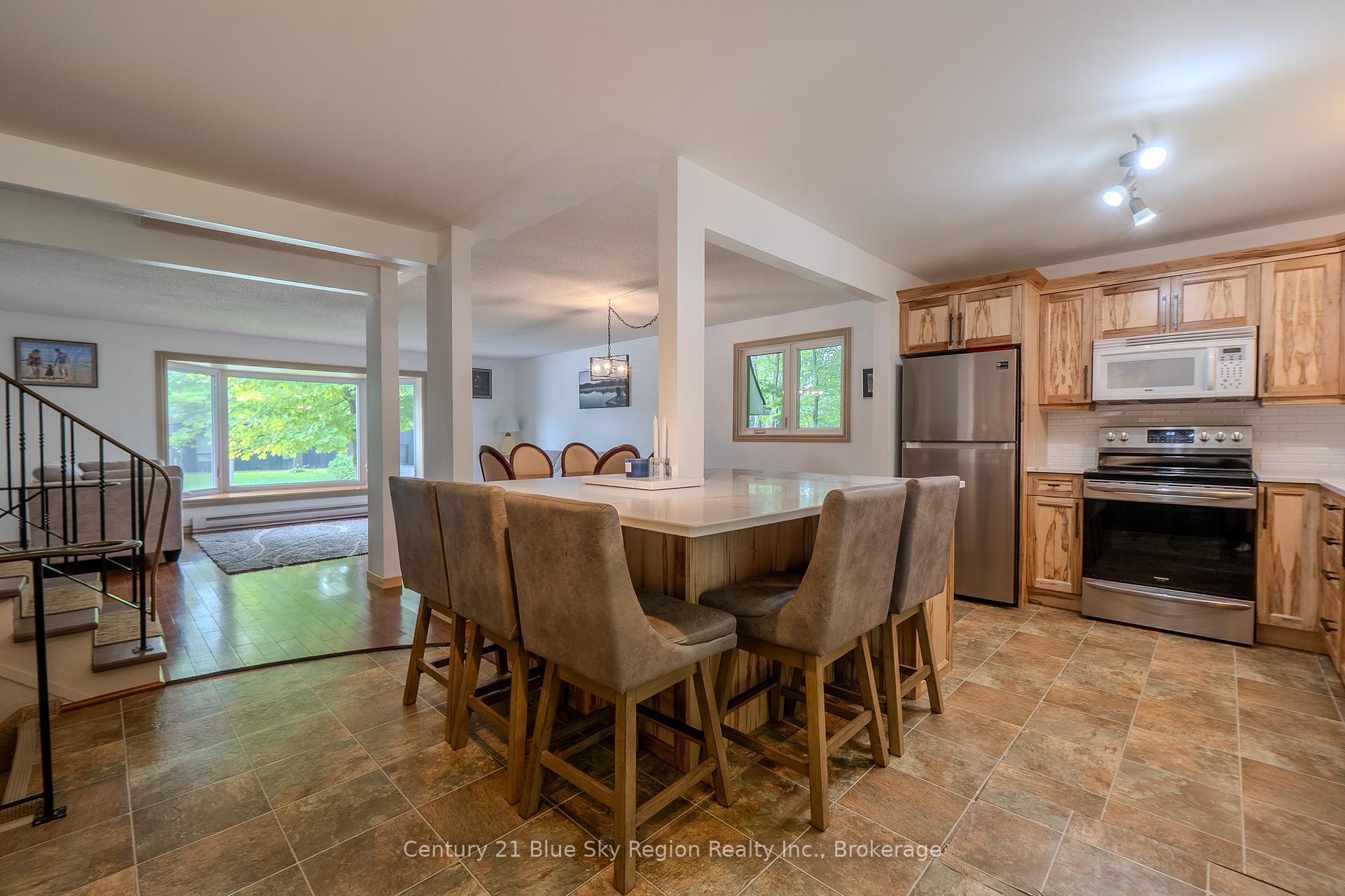 Property Photo:  208 McNaughton Avenue  ON P1C 1G7 