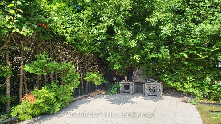 Property Photo: 25 Chickadee Court ON L0E 1N0