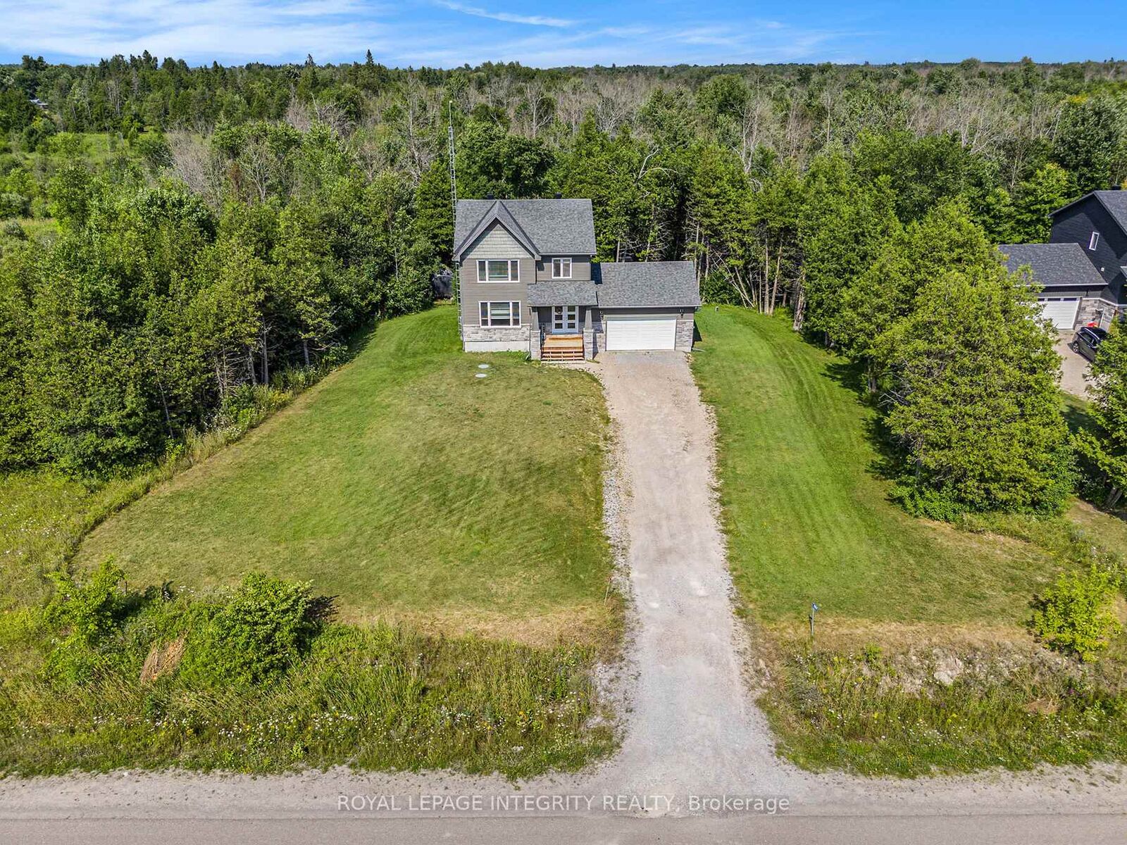 Property Photo: 922 Leslie Crain Drive ON K7H 3C3