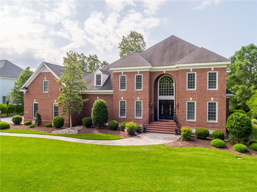 Property Photo: 109 Greens Way VA 23185