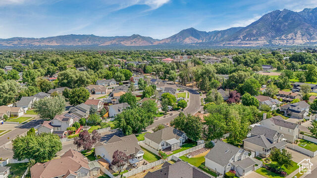 Property Photo: 450 E Waterford Way UT 84047