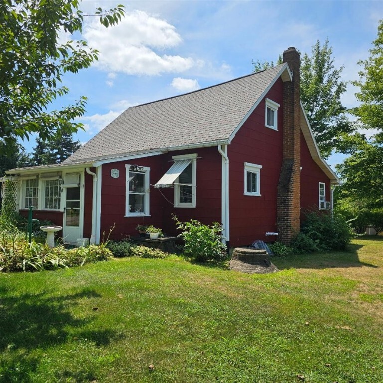 Property Photo: 208 Center Street PA 15066