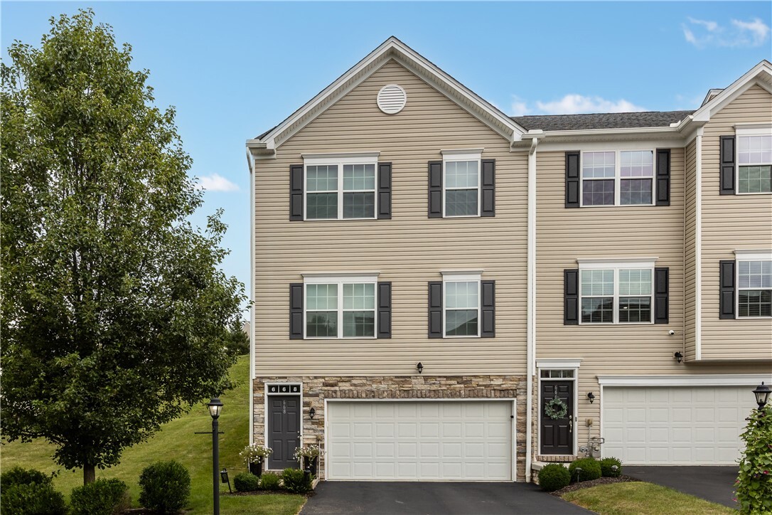 Property Photo: 668 Freedom Dr PA 15106