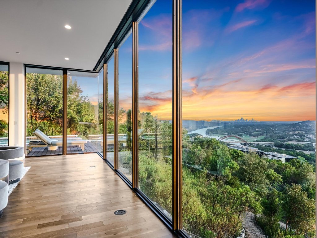 6607 W Courtyard Drive  Austin TX 78730 photo