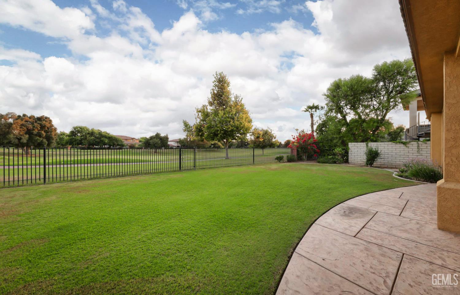 Property Photo: 11313 Covent Gardens Drive CA 93311