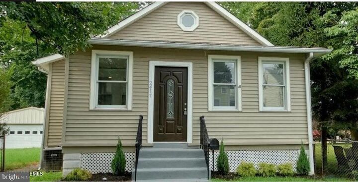 2417 S Clinton Avenue  Hamilton NJ 08610 photo