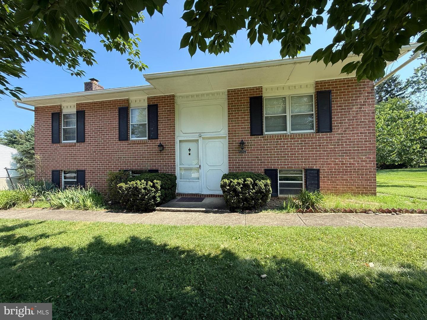 Property Photo: 2124 Chantilla Road MD 21228