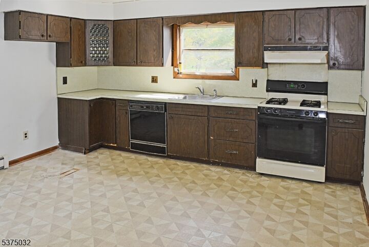 Property Photo: 41 Lefke Ln NJ 07981