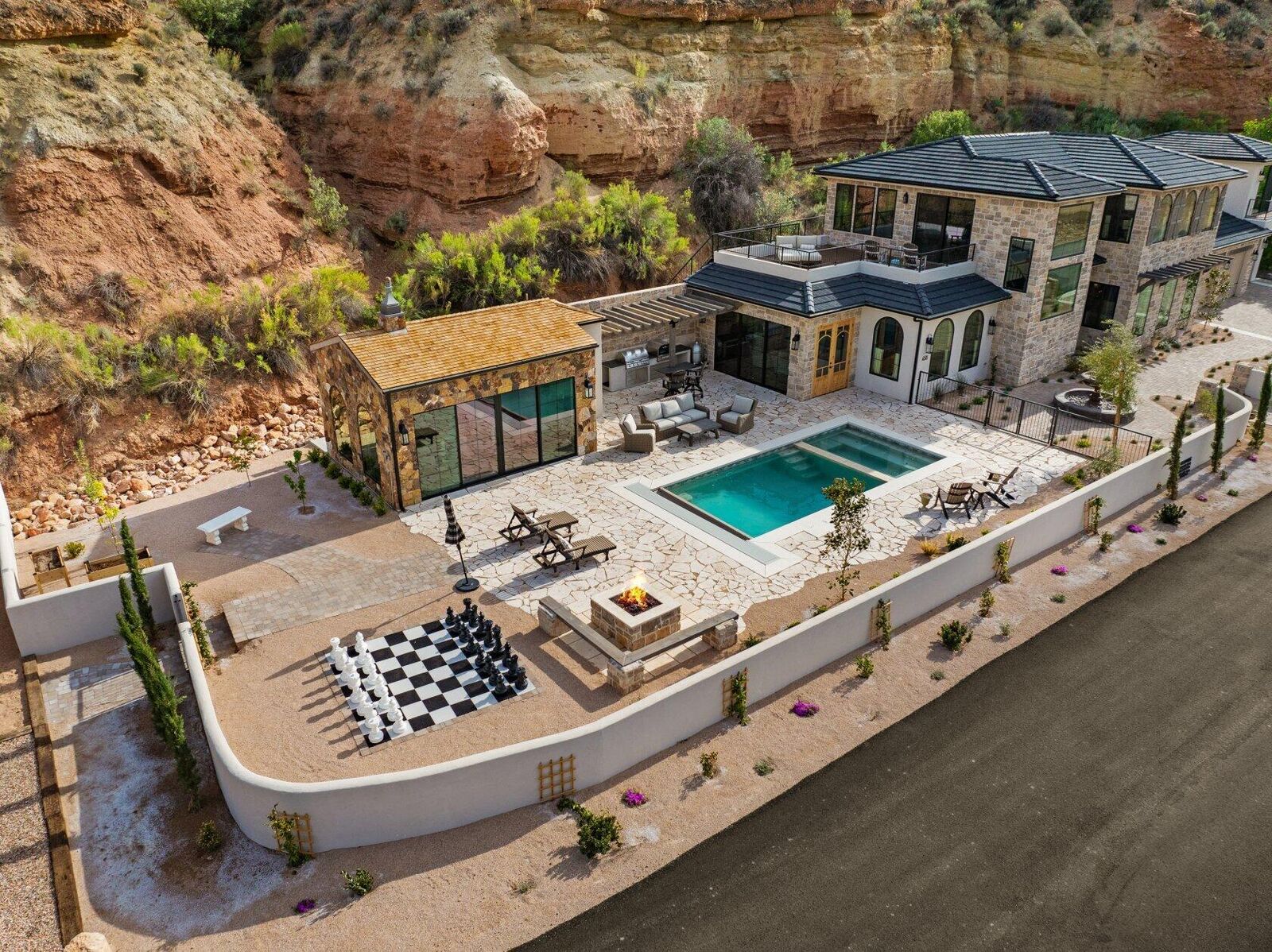 Property Photo: 560 Vineyard Ln UT 84763