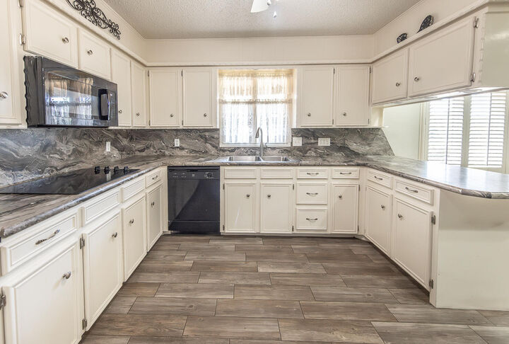 Property Photo: 8012 Bangor Avenue TX 79424