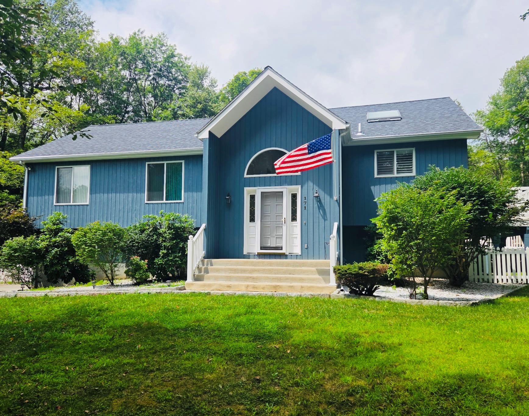 171 Oak Ridge Circle  Mahopac NY 10541 photo