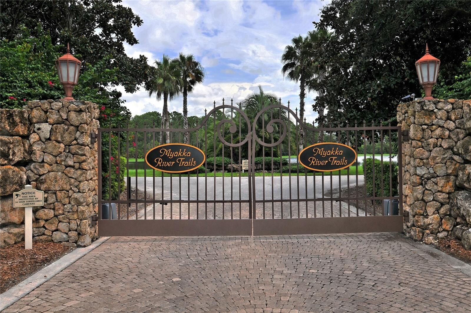 Property Photo:  420 N River Road  FL 34293 