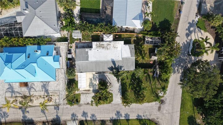 Property Photo:  5302 Las Rosas  FL 34242 