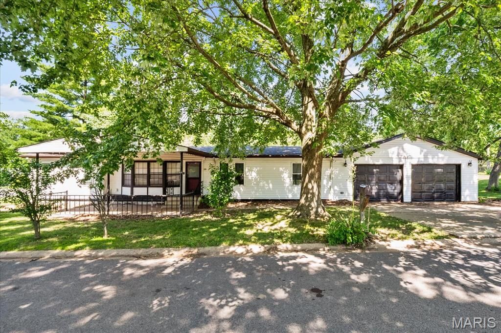 Property Photo:  18 Periwinkle Circle  IL 62220 