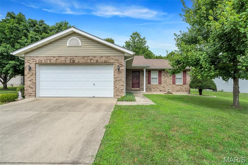 Property Photo:  431 Sandalwood Drive  IL 62298 