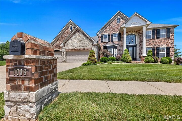 Property Photo:  1008 Castleview Court  MO 63304 