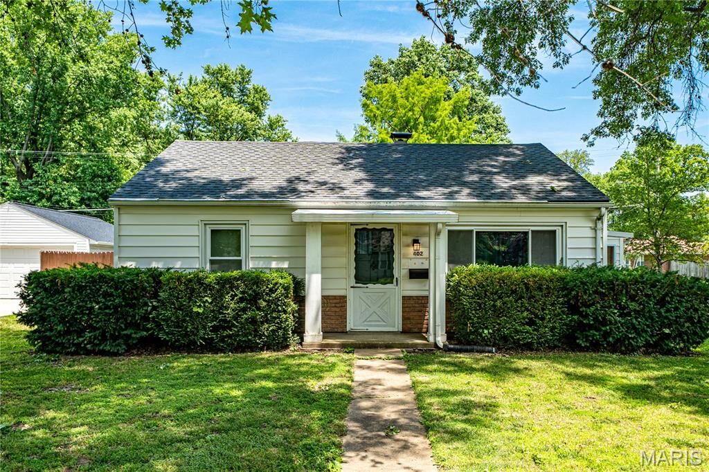 Property Photo: 402 Joy Drive IL 62269