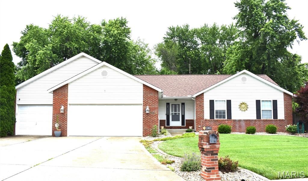 Property Photo:  963 Clemson Avenue  IL 62208 