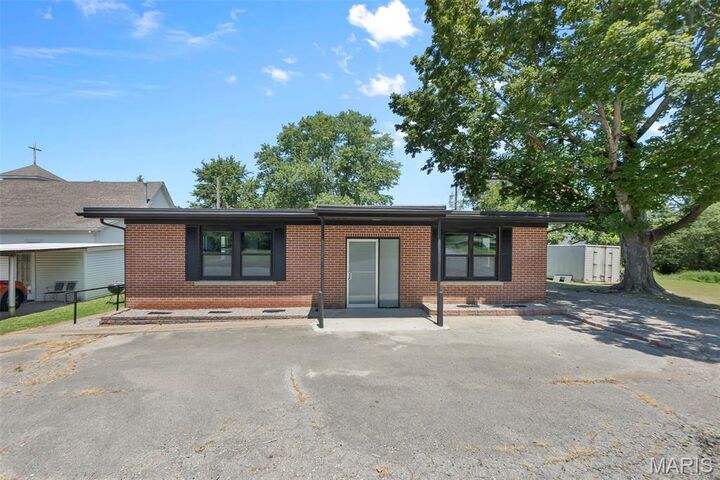 Property Photo: 718 4th Street E MO 63780
