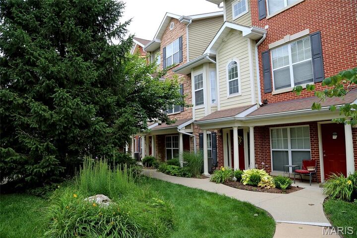 2636 McKnight Crossing Court  Rock Hill MO 63124 photo