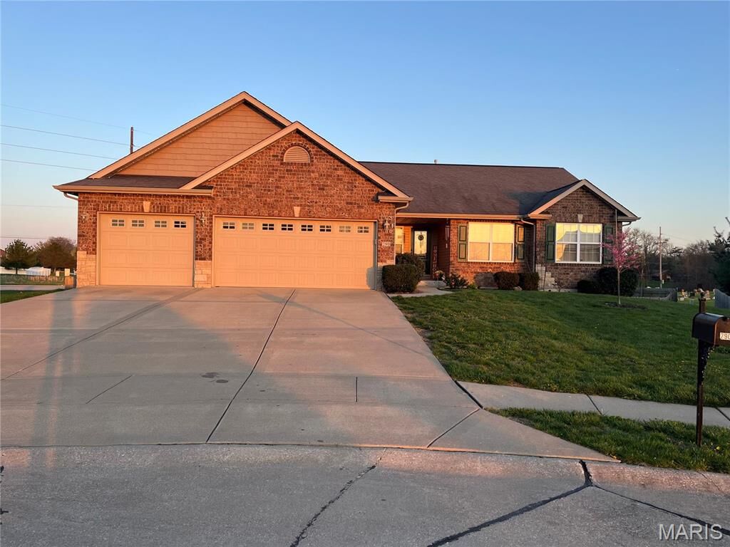 Property Photo: 290 Shadowbrooke IL 62294