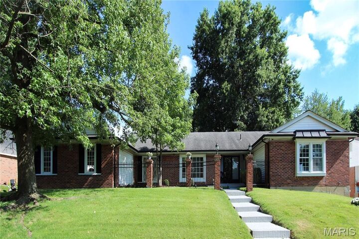 6660 Lakeside Hills Drive  Florissant MO 63033 photo