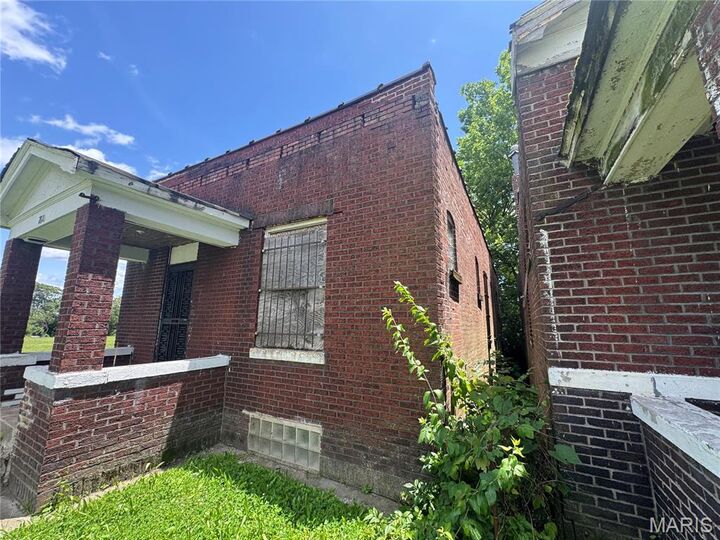 Property Photo: 2810 Arlington Avenue MO 63120