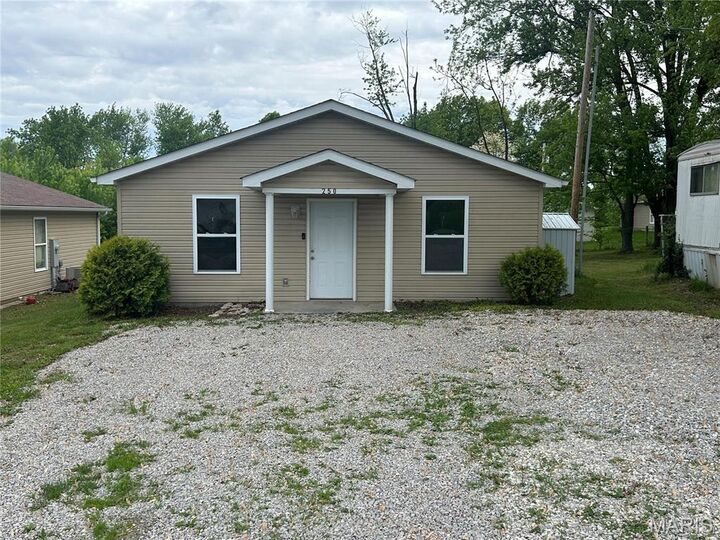 Property Photo:  250 College Cir  MO 63344 