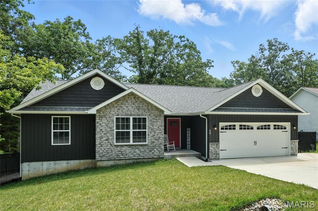 Property Photo:  407 Trenton Drive  MO 63020 