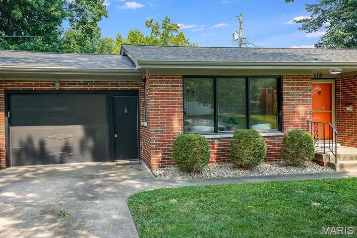 Property Photo: 609 Grandview Avenue IL 62025