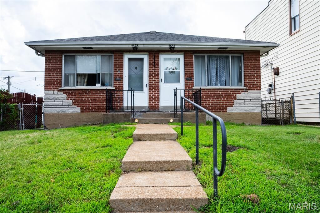 Property Photo: 4633 Morganford Rd MO 63116