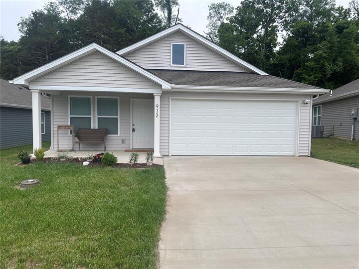 Property Photo: 912 Osage Villa Court MO 63089