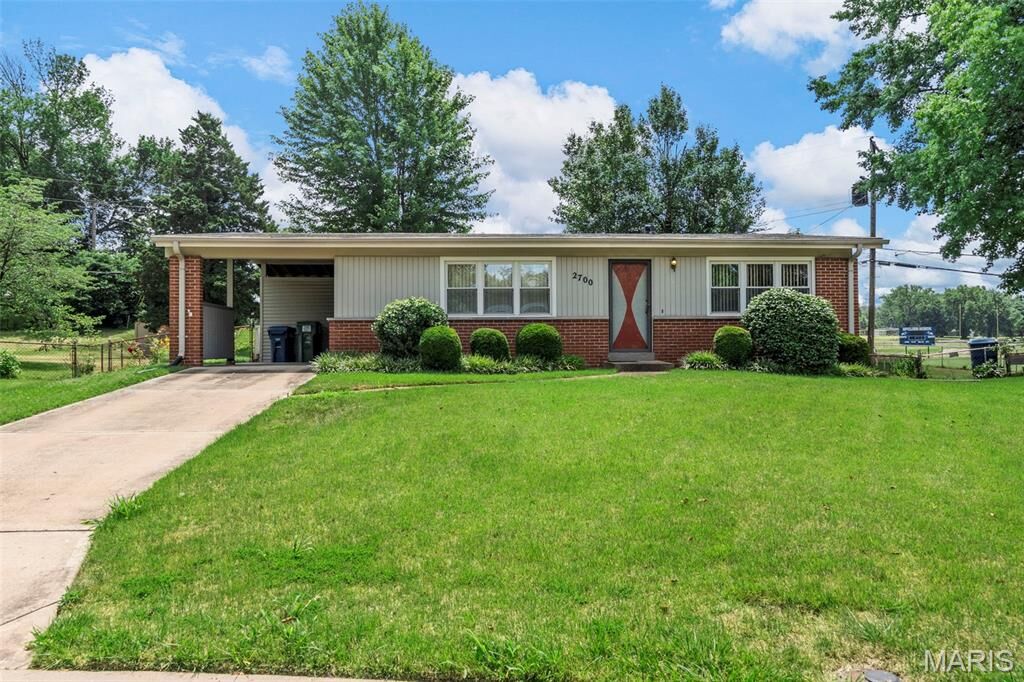 Property Photo:  2700 Suffolk Place  MO 63033 