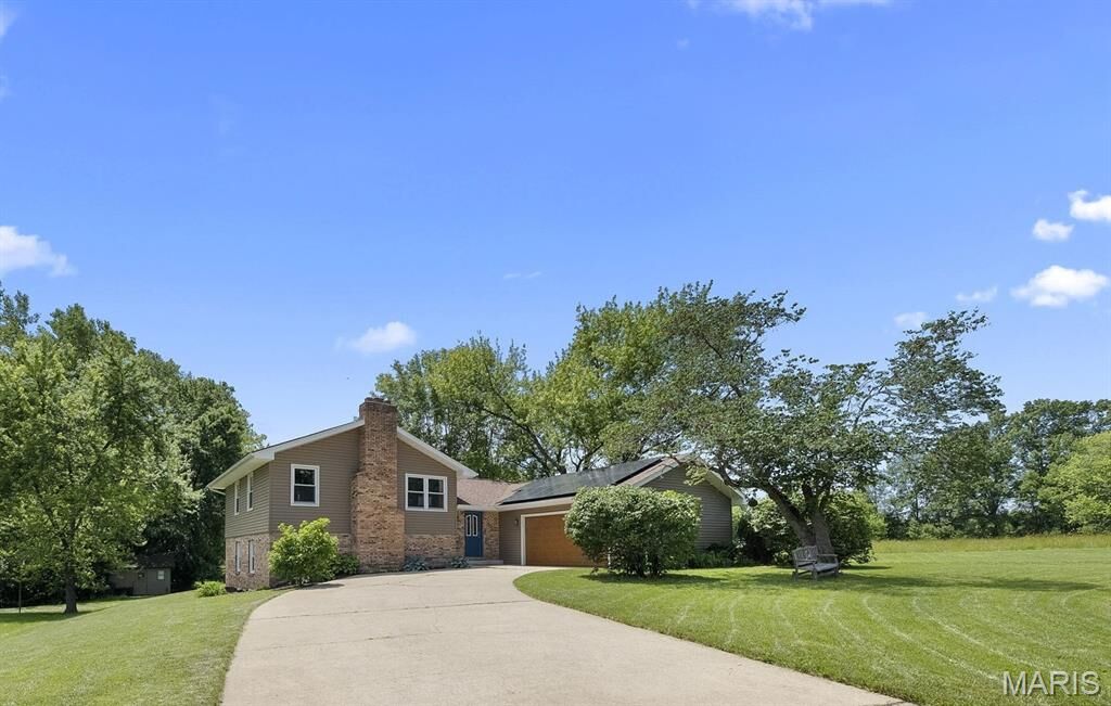 Property Photo: 1426 McCoy Drive IL 62025