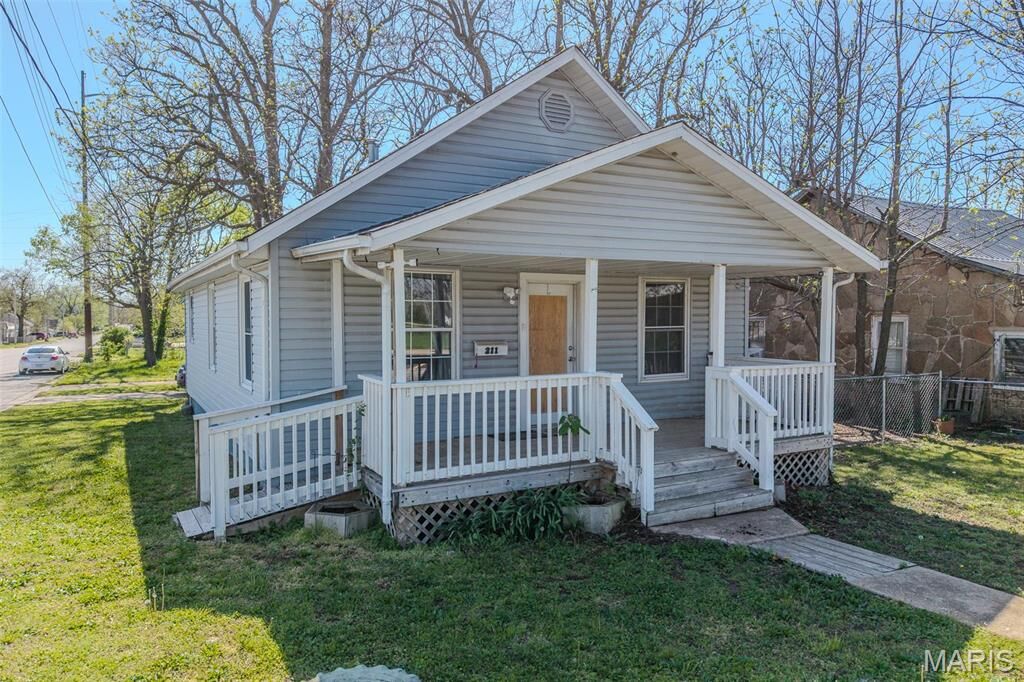 Property Photo:  211 Van Buren Street  MO 65536 