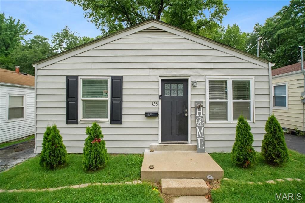 Property Photo:  135 Anabel Avenue  MO 63135 