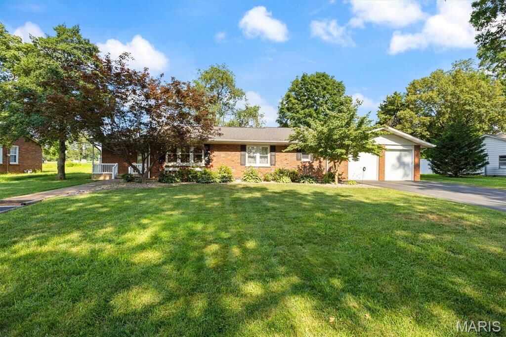 Property Photo:  65 Harmon Drive  IL 62254 