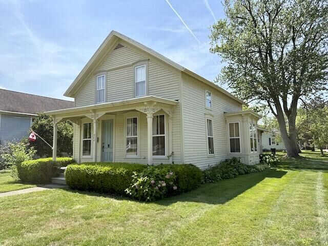 Property Photo:  402 S Elm Street  MI 49128 
