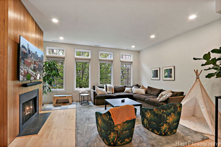 Property Photo:  358 W Huron Street B  IL 60654 