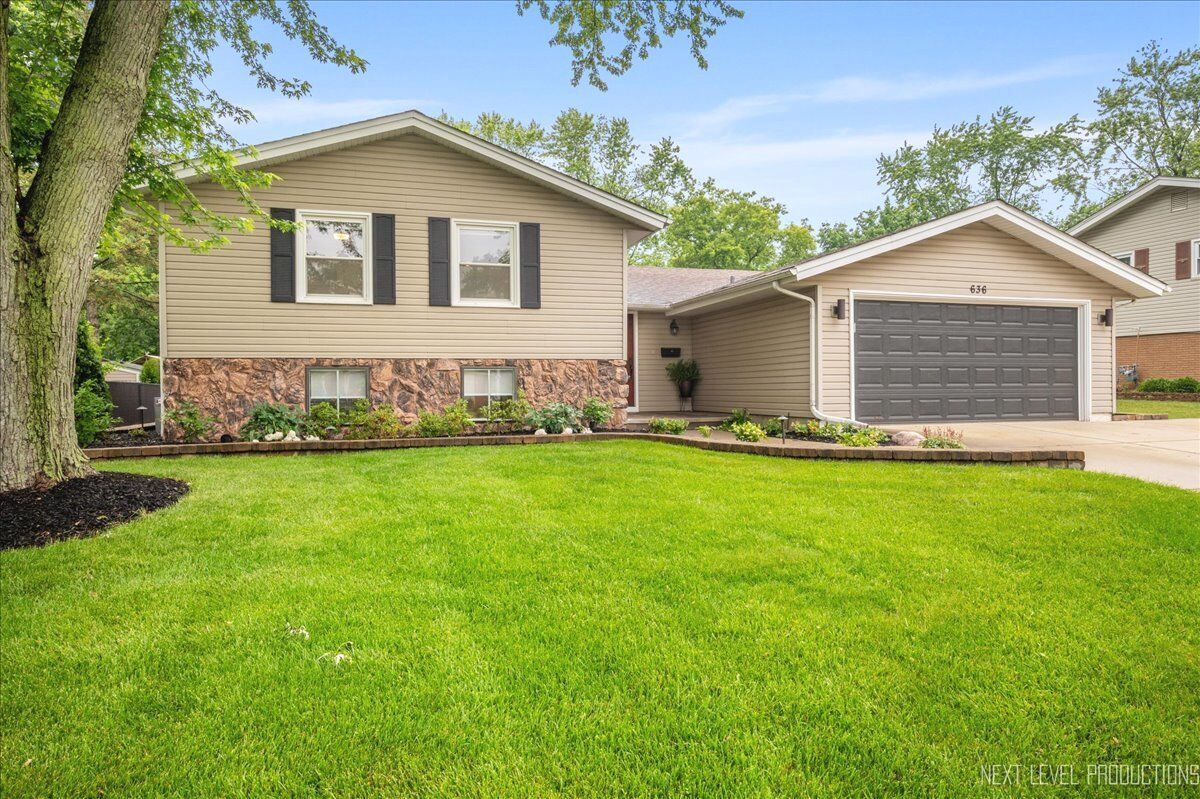 Property Photo:  636 Cambridge Drive  IL 60193 