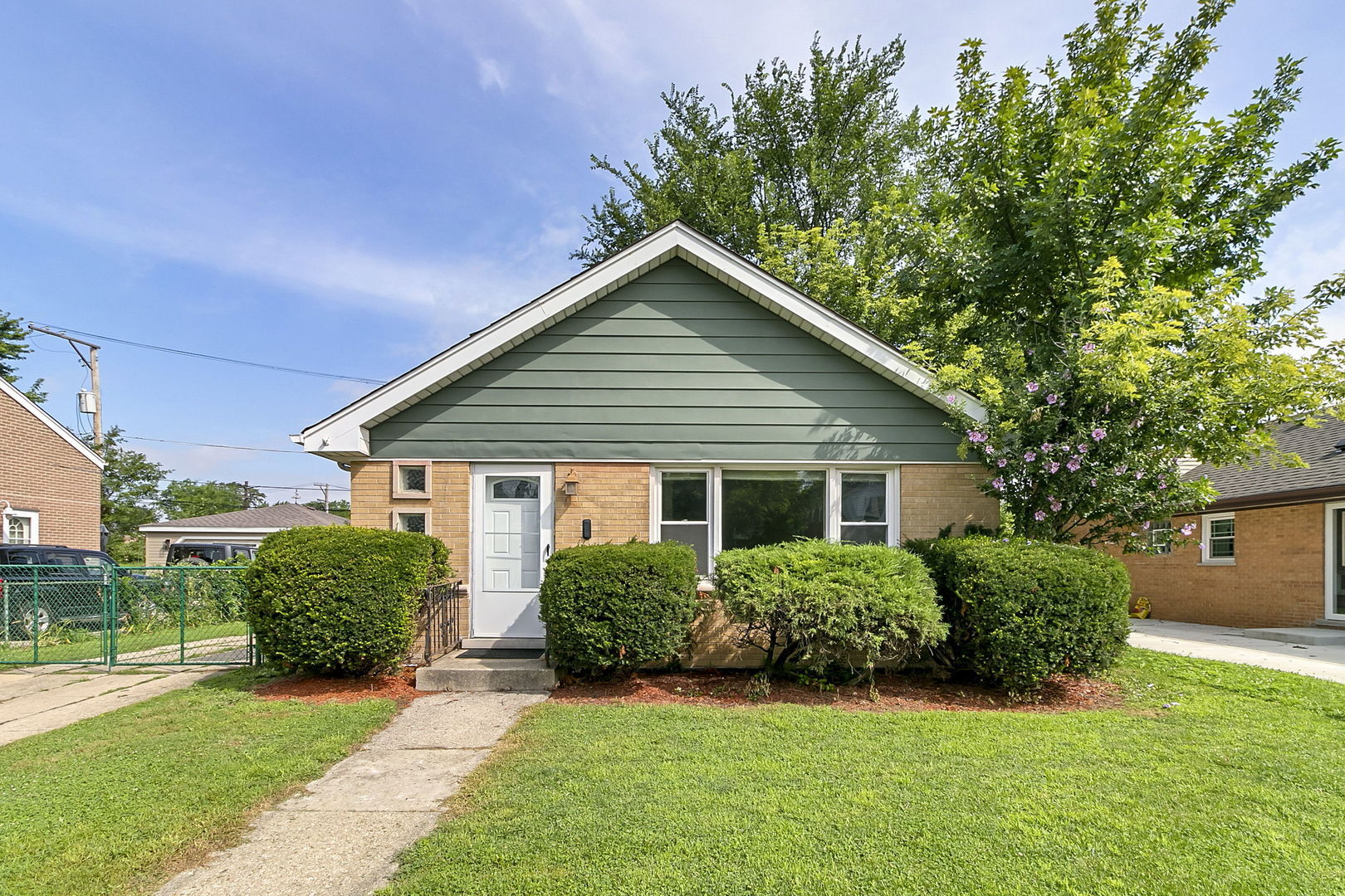 Property Photo: 348 E Quincy Street IL 60546