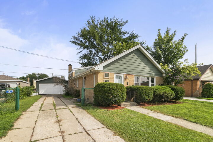 348 E Quincy Street  Riverside IL 60546 photo